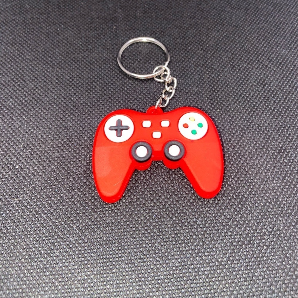 💜 5/$15 - Red Game Controller Keychain - Picture 2 of 6